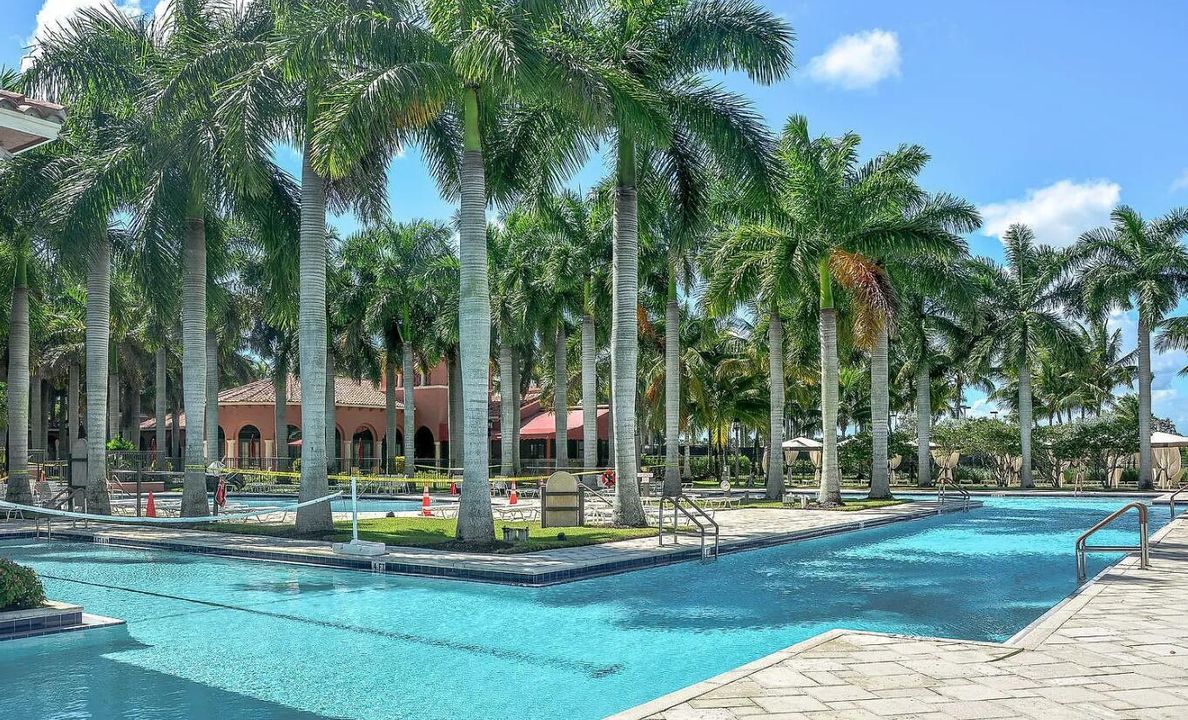 Под контрактом: $5,800 (2 спален, 2 ванн, 1851 Квадратных фут)