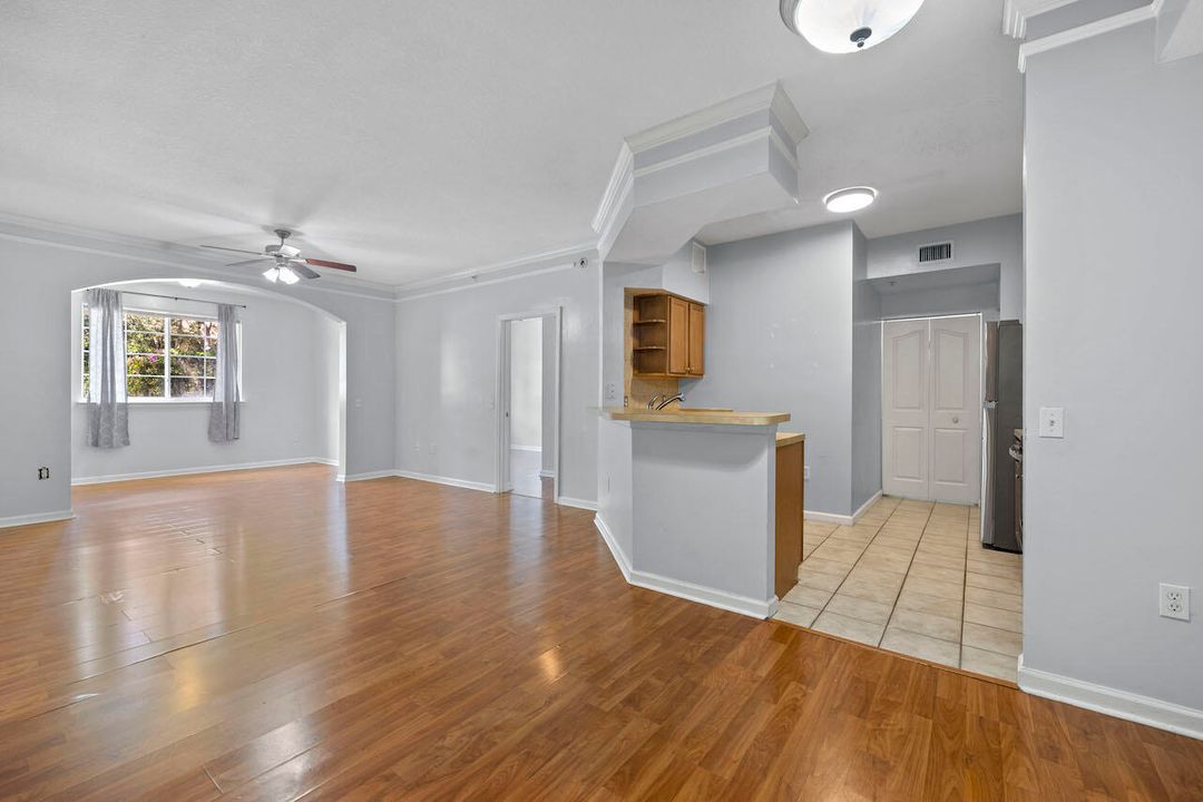 Active With Contract: $2,300 (2 beds, 2 baths, 1258 Square Feet)