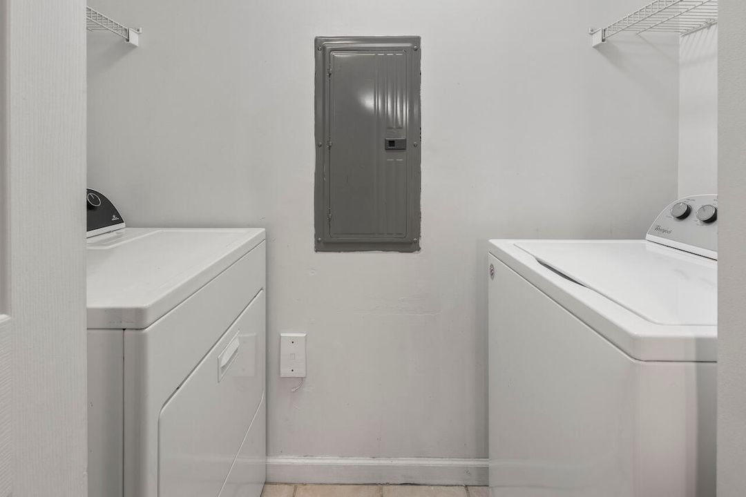 Active With Contract: $2,300 (2 beds, 2 baths, 1258 Square Feet)