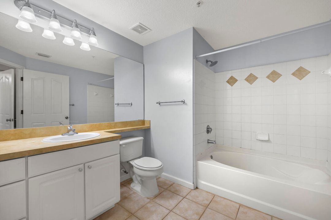 Active With Contract: $2,300 (2 beds, 2 baths, 1258 Square Feet)