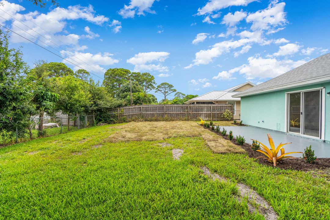 Active With Contract: $329,000 (3 beds, 2 baths, 1162 Square Feet)