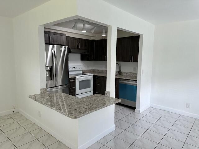 For Sale: $99,800 (1 beds, 1 baths, 726 Square Feet)