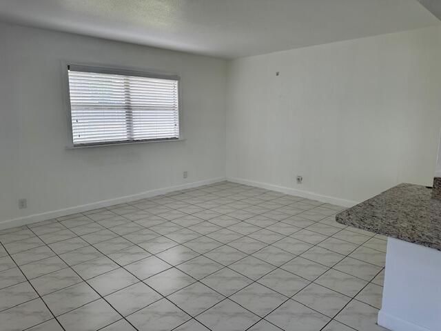 For Sale: $99,800 (1 beds, 1 baths, 726 Square Feet)