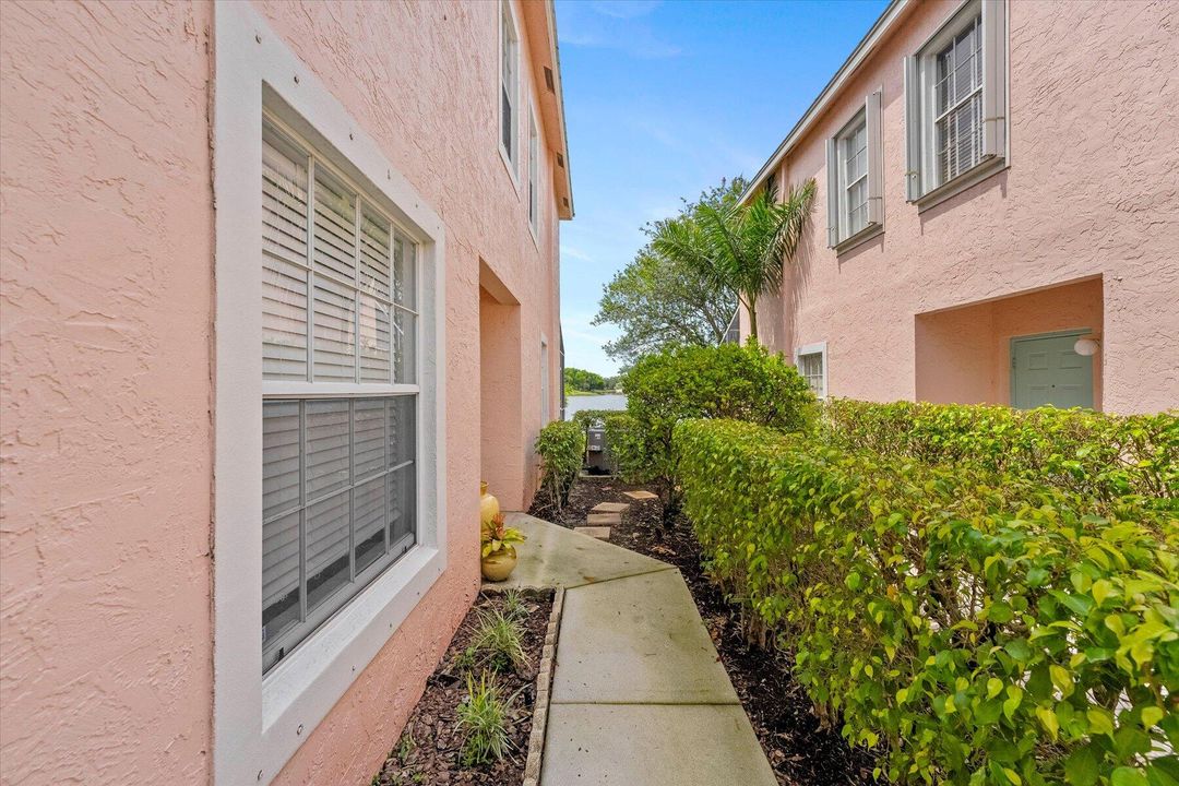 Active With Contract: $465,000 (3 beds, 2 baths, 1483 Square Feet)