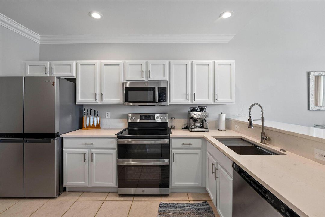 Active With Contract: $465,000 (3 beds, 2 baths, 1483 Square Feet)