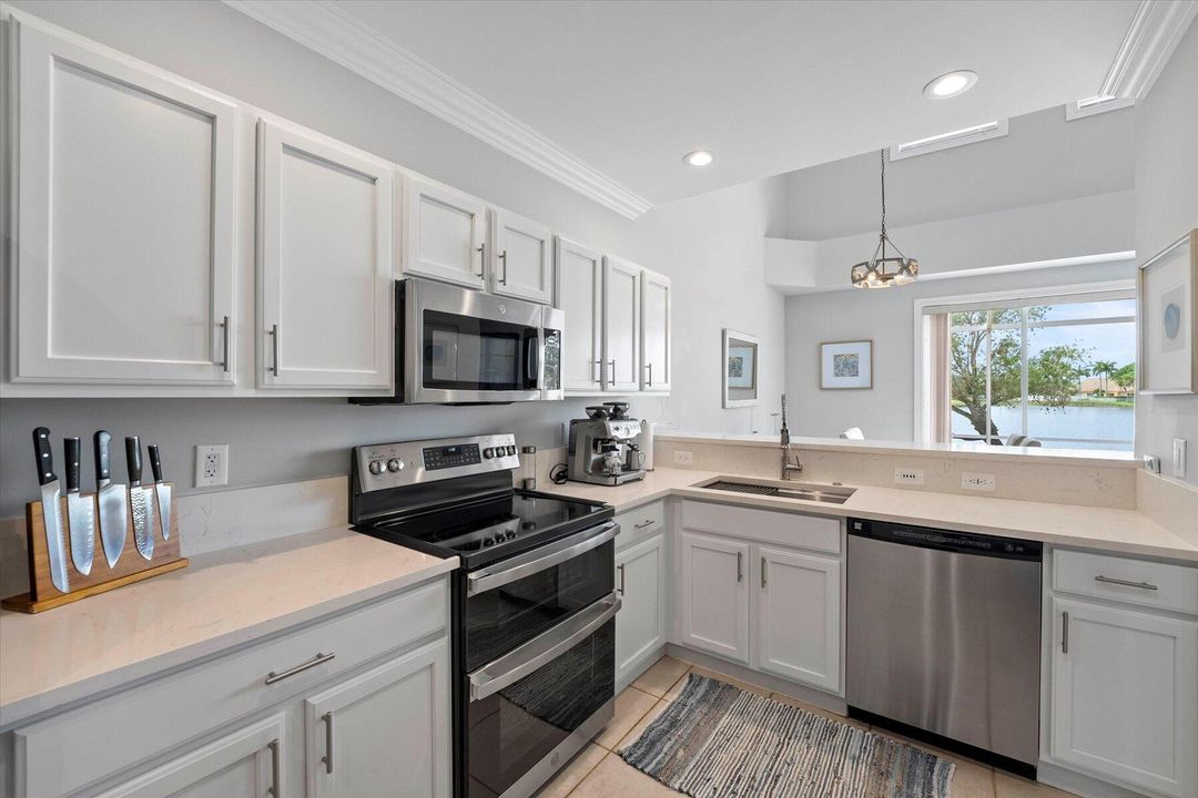 Active With Contract: $465,000 (3 beds, 2 baths, 1483 Square Feet)