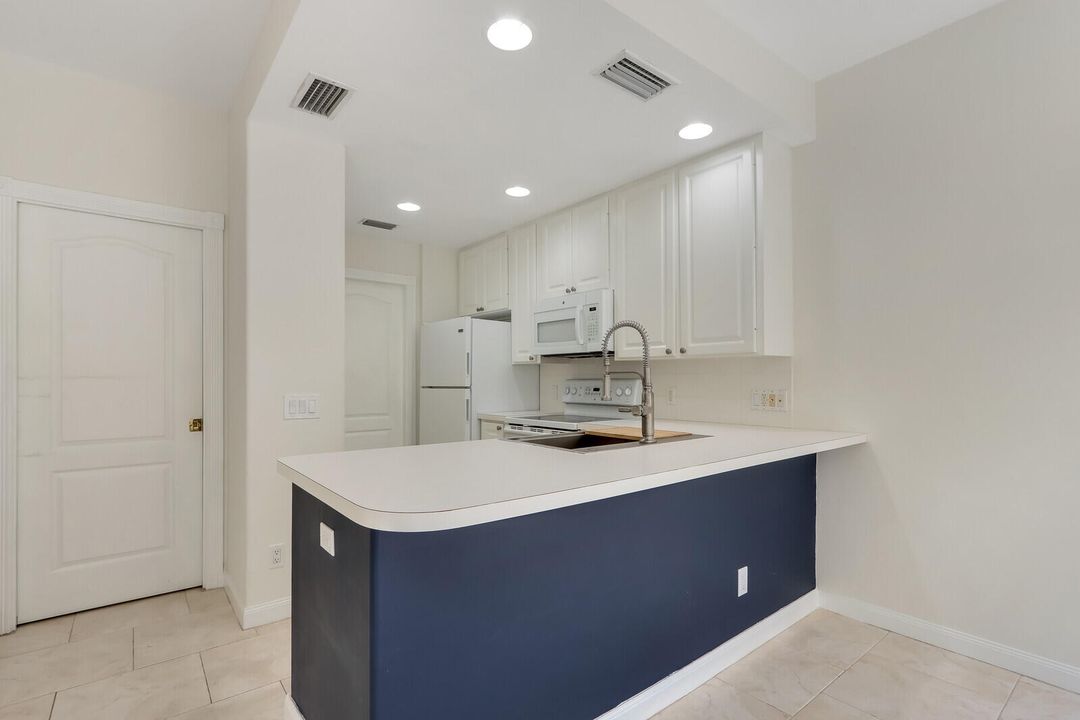 Active With Contract: $3,395 (3 beds, 2 baths, 1413 Square Feet)