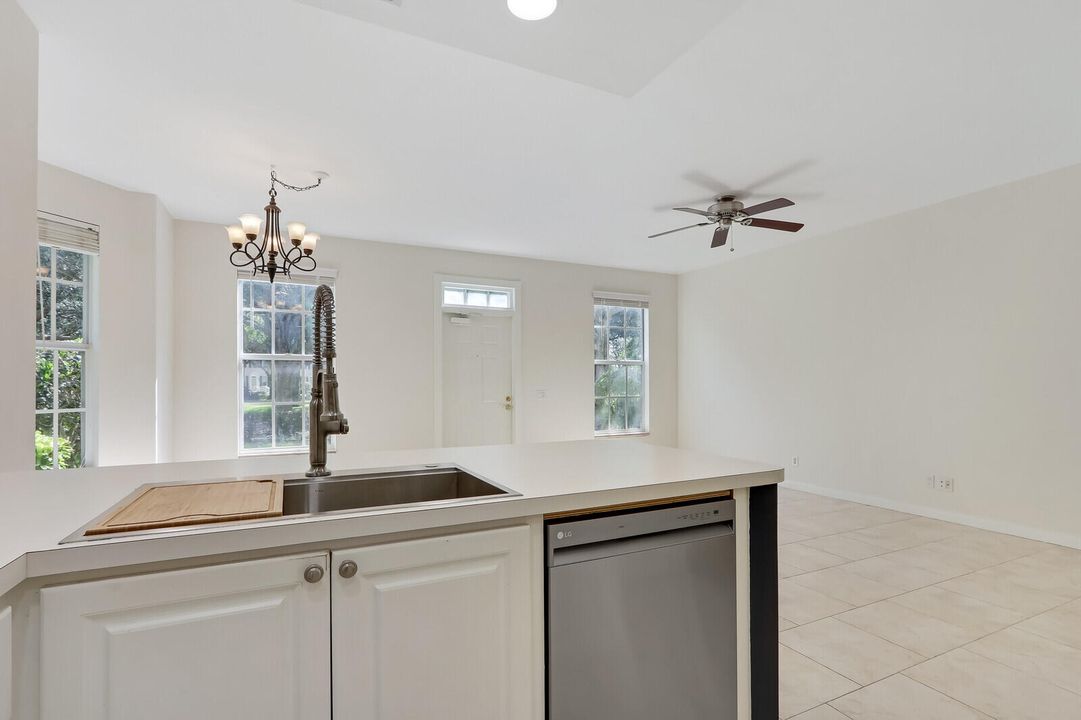 Active With Contract: $3,395 (3 beds, 2 baths, 1413 Square Feet)