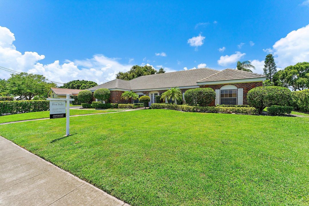 Active With Contract: $1,950,000 (4 beds, 2 baths, 2791 Square Feet)