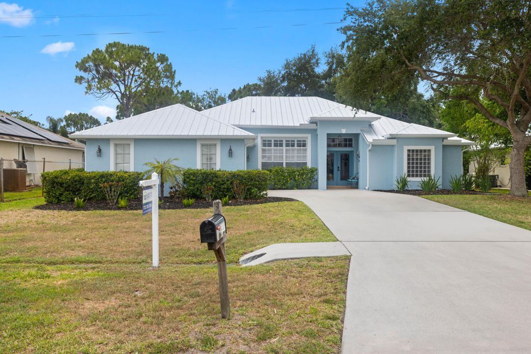 Active With Contract: $449,900 (3 beds, 2 baths, 2338 Square Feet)