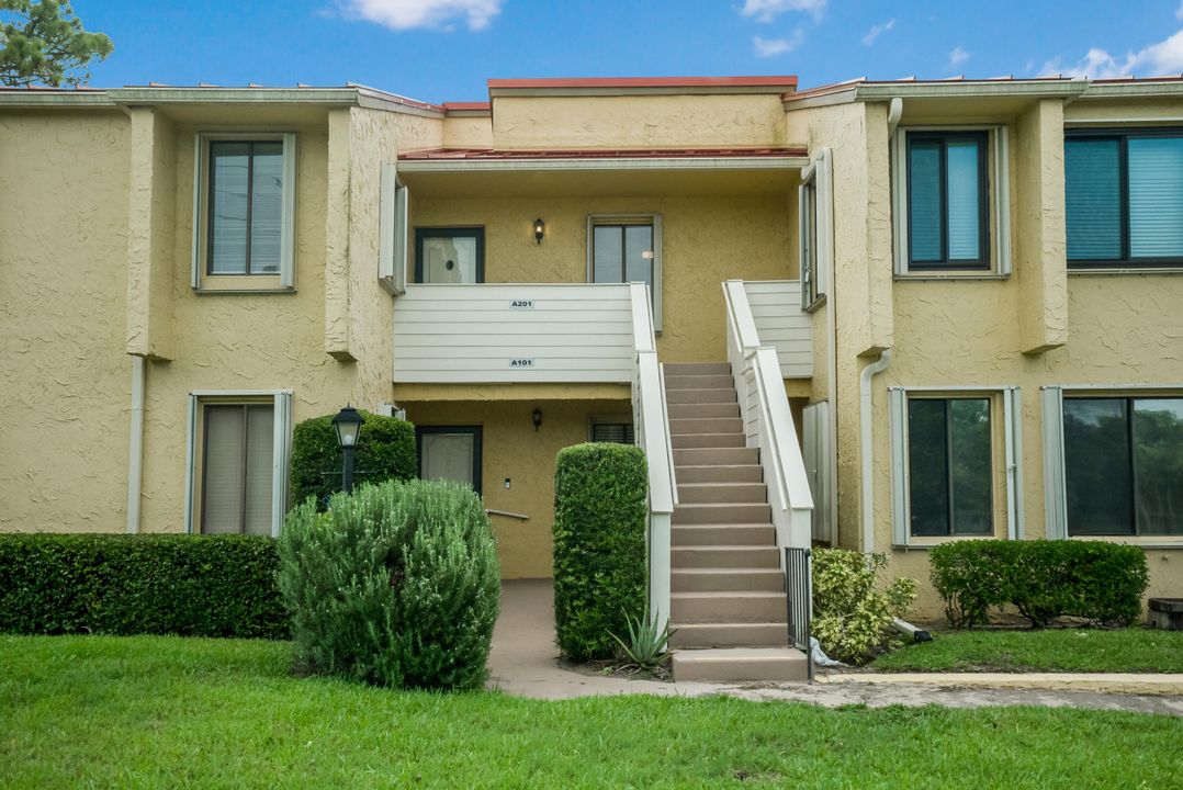 Active With Contract: $225,000 (3 beds, 2 baths, 1460 Square Feet)