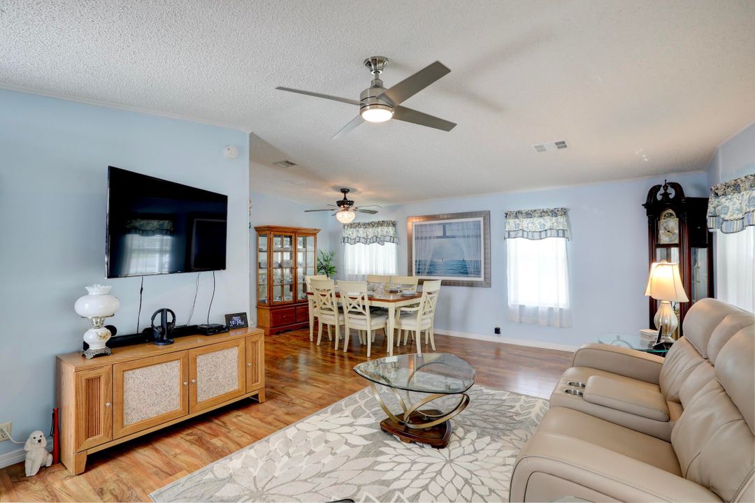 For Sale: $247,000 (2 beds, 2 baths, 1442 Square Feet)