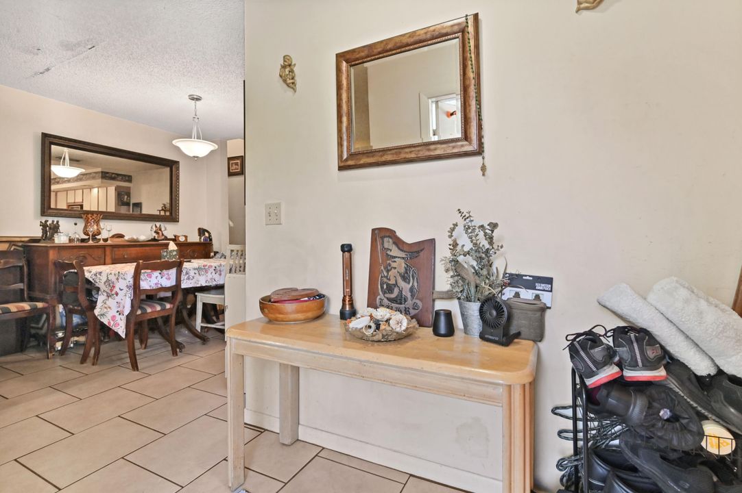 For Sale: $269,000 (2 beds, 2 baths, 1114 Square Feet)