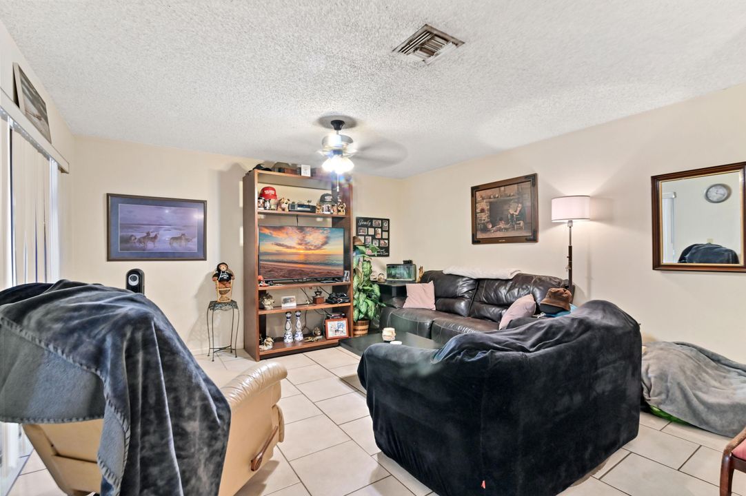 For Sale: $269,000 (2 beds, 2 baths, 1114 Square Feet)