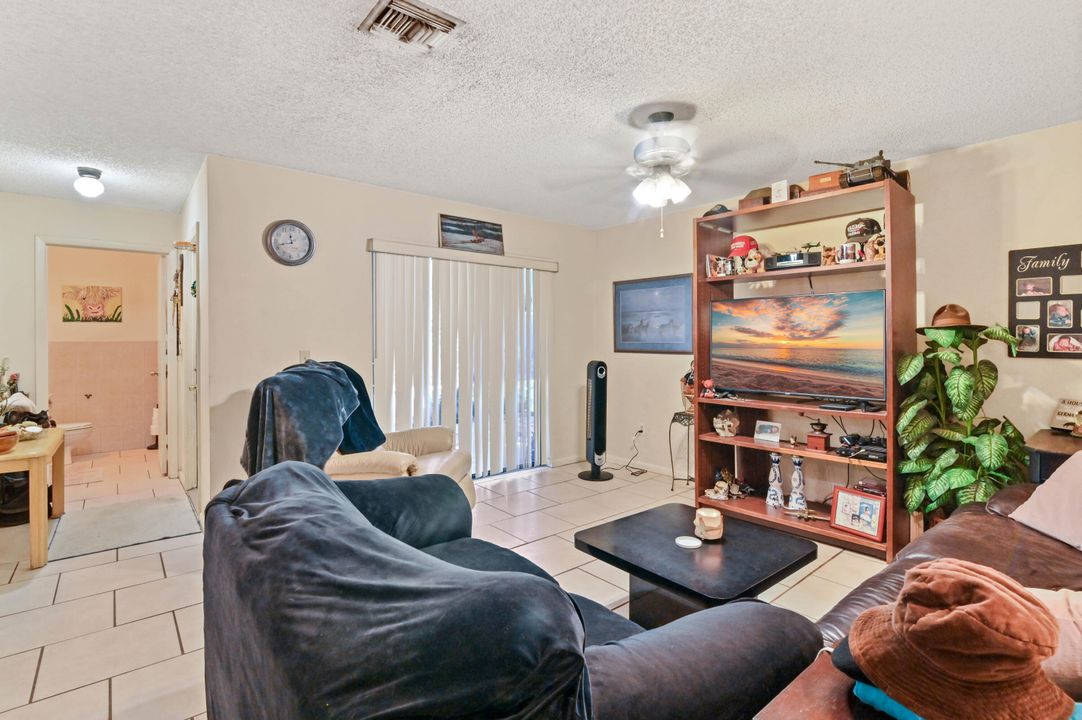 For Sale: $269,000 (2 beds, 2 baths, 1114 Square Feet)