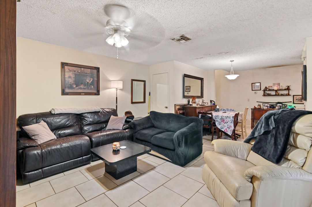 For Sale: $269,000 (2 beds, 2 baths, 1114 Square Feet)