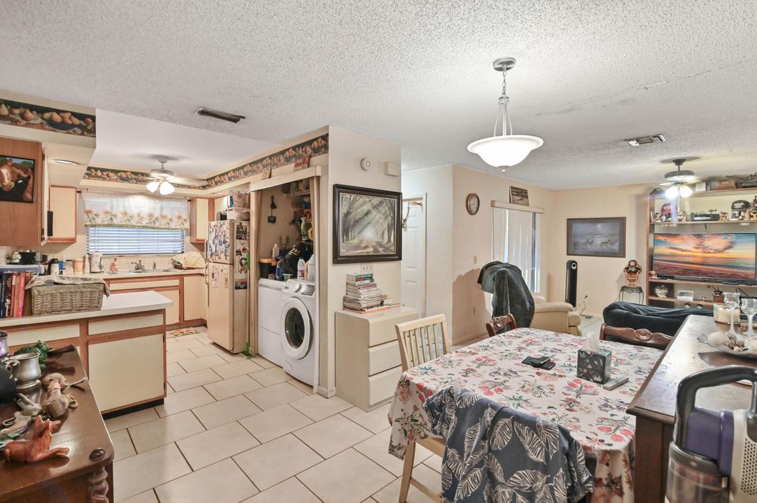 For Sale: $269,000 (2 beds, 2 baths, 1114 Square Feet)