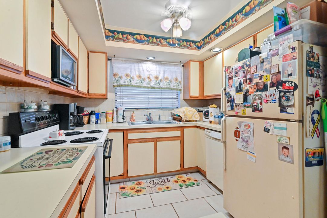 For Sale: $269,000 (2 beds, 2 baths, 1114 Square Feet)