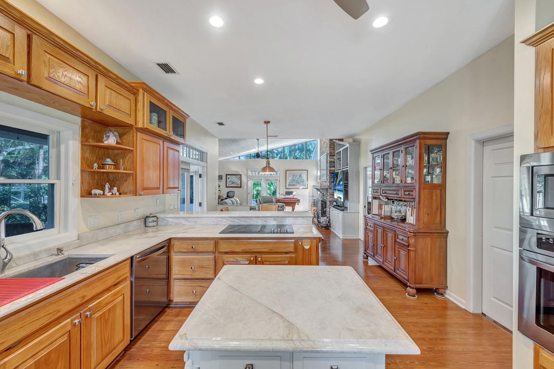 На продажу: $1,100,000 (4 спален, 4 ванн, 3826 Квадратных фут)