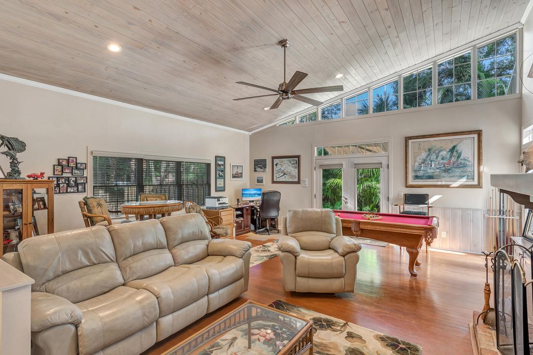 На продажу: $1,100,000 (4 спален, 4 ванн, 3826 Квадратных фут)