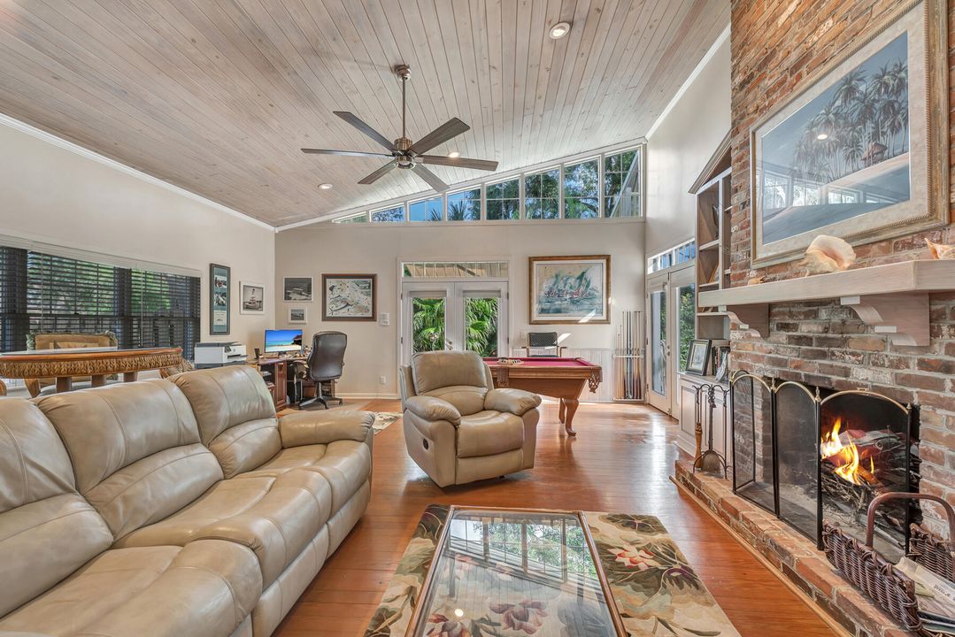 На продажу: $1,100,000 (4 спален, 4 ванн, 3826 Квадратных фут)