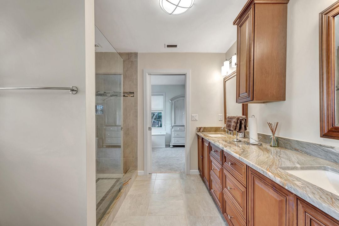 На продажу: $1,100,000 (4 спален, 4 ванн, 3826 Квадратных фут)