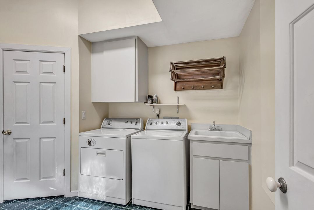 На продажу: $1,100,000 (4 спален, 4 ванн, 3826 Квадратных фут)