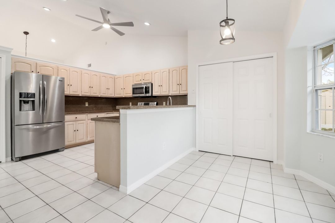 Active With Contract: $3,500 (3 beds, 2 baths, 2041 Square Feet)