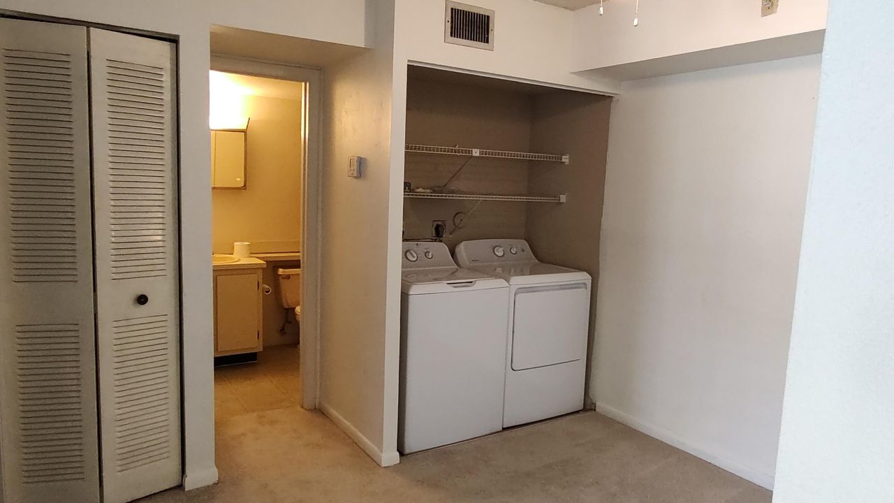 Active With Contract: $245,000 (2 beds, 2 baths, 860 Square Feet)