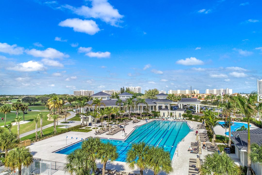 Active With Contract: $1,950,000 (4 beds, 2 baths, 2791 Square Feet)