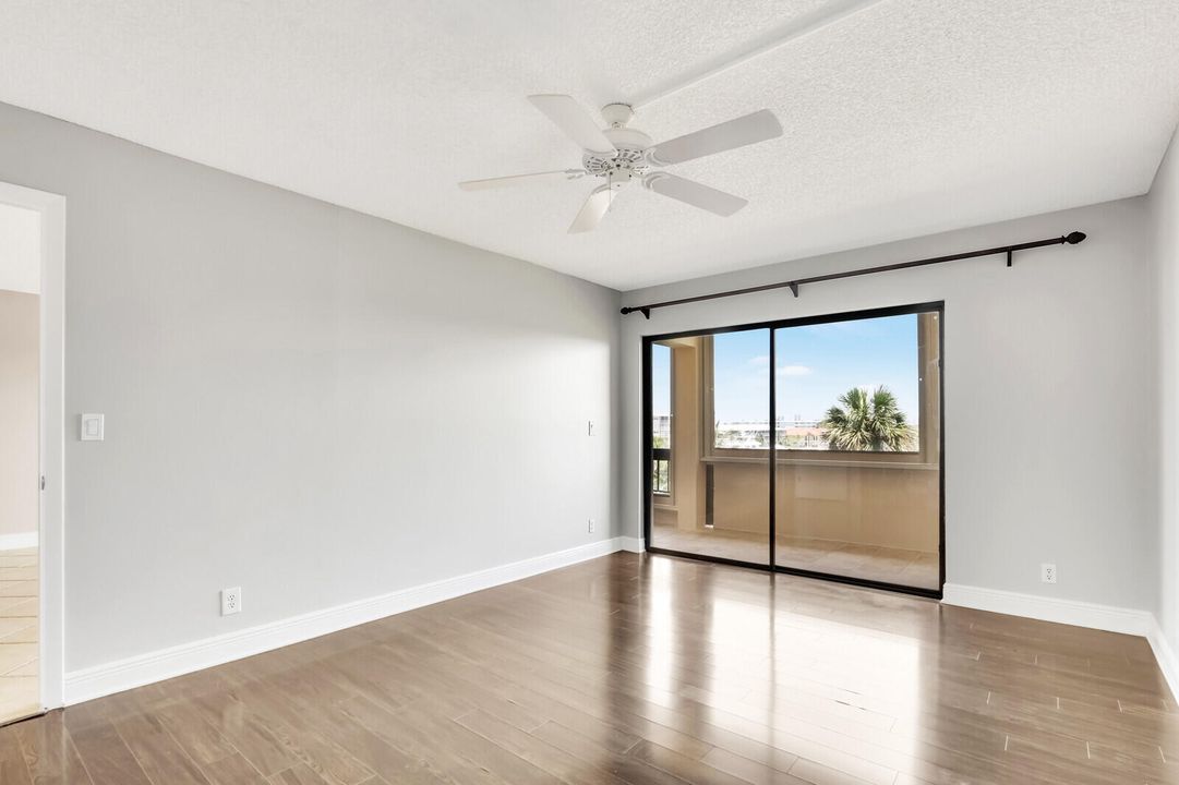 For Sale: $394,000 (2 beds, 2 baths, 1369 Square Feet)