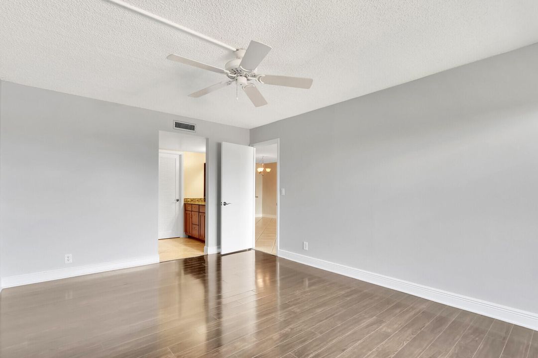 For Sale: $394,000 (2 beds, 2 baths, 1369 Square Feet)