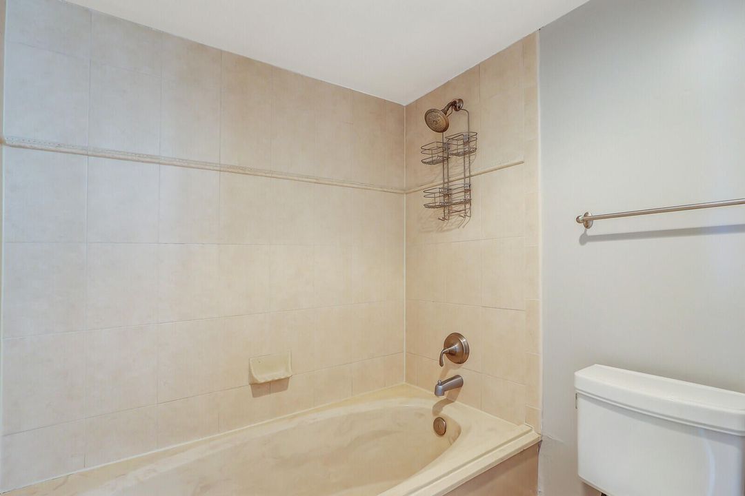 For Sale: $394,000 (2 beds, 2 baths, 1369 Square Feet)