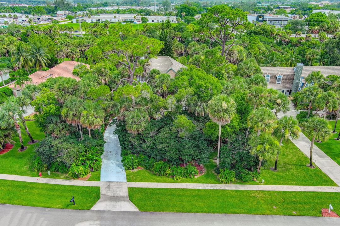 Active With Contract: $825,000 (4 beds, 2 baths, 2776 Square Feet)