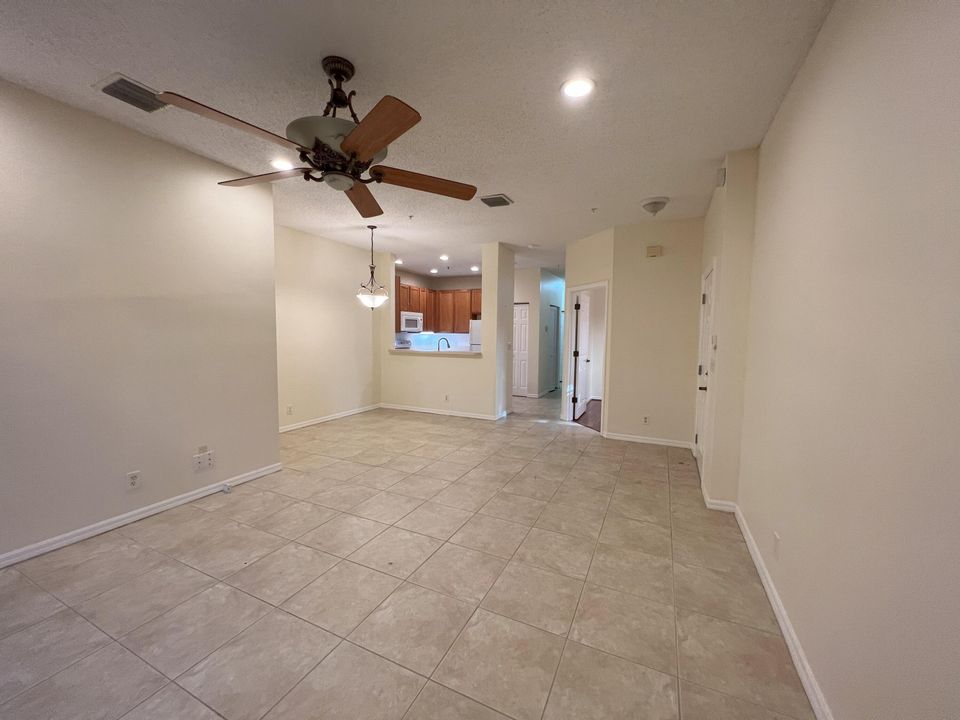 Active With Contract: $2,600 (3 beds, 2 baths, 1128 Square Feet)