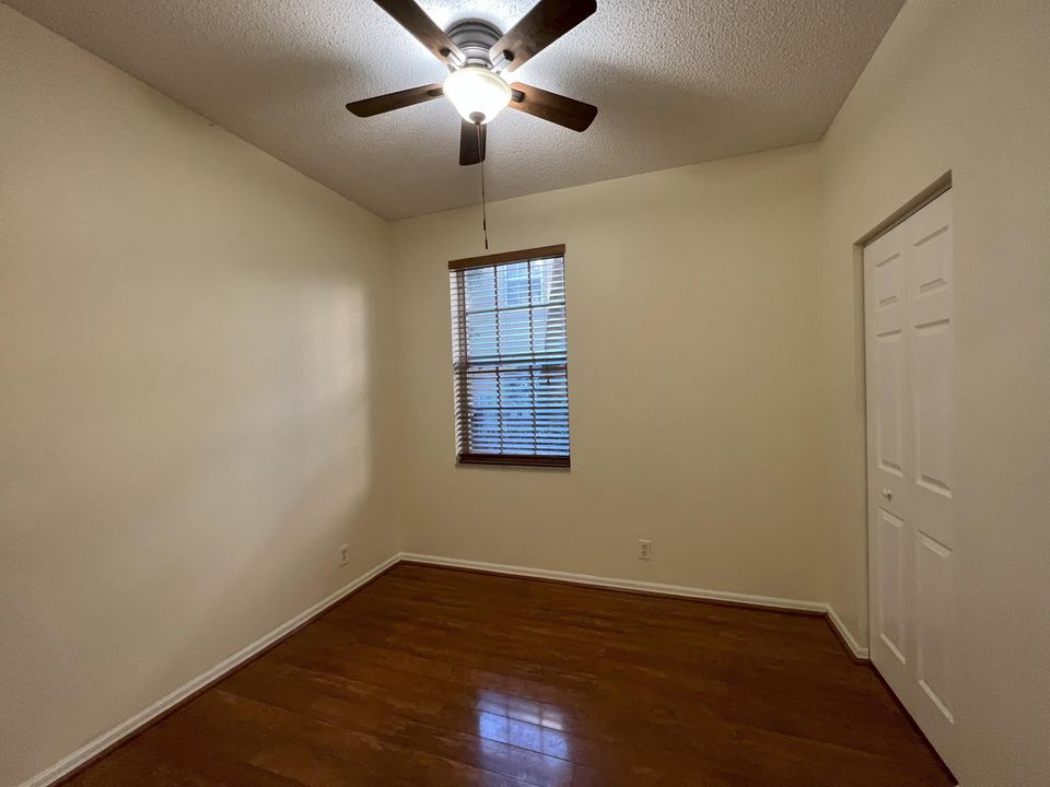 Active With Contract: $2,600 (3 beds, 2 baths, 1128 Square Feet)