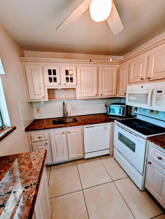 Active With Contract: $99,900 (2 beds, 2 baths, 880 Square Feet)