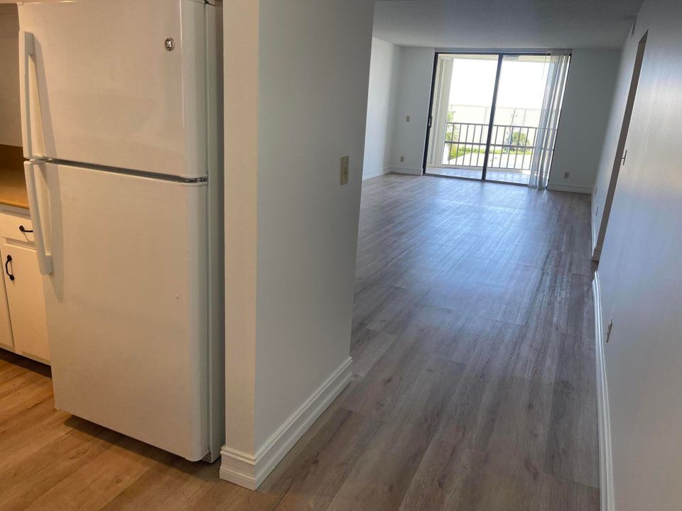 Active With Contract: $2,000 (2 beds, 2 baths, 1029 Square Feet)