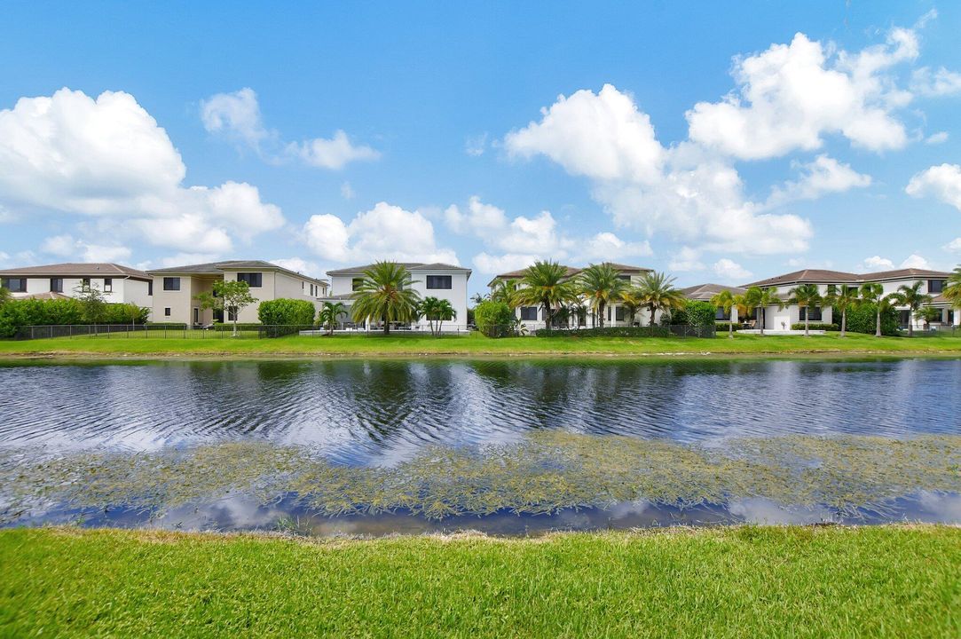 Active With Contract: $1,300,000 (5 beds, 5 baths, 3425 Square Feet)