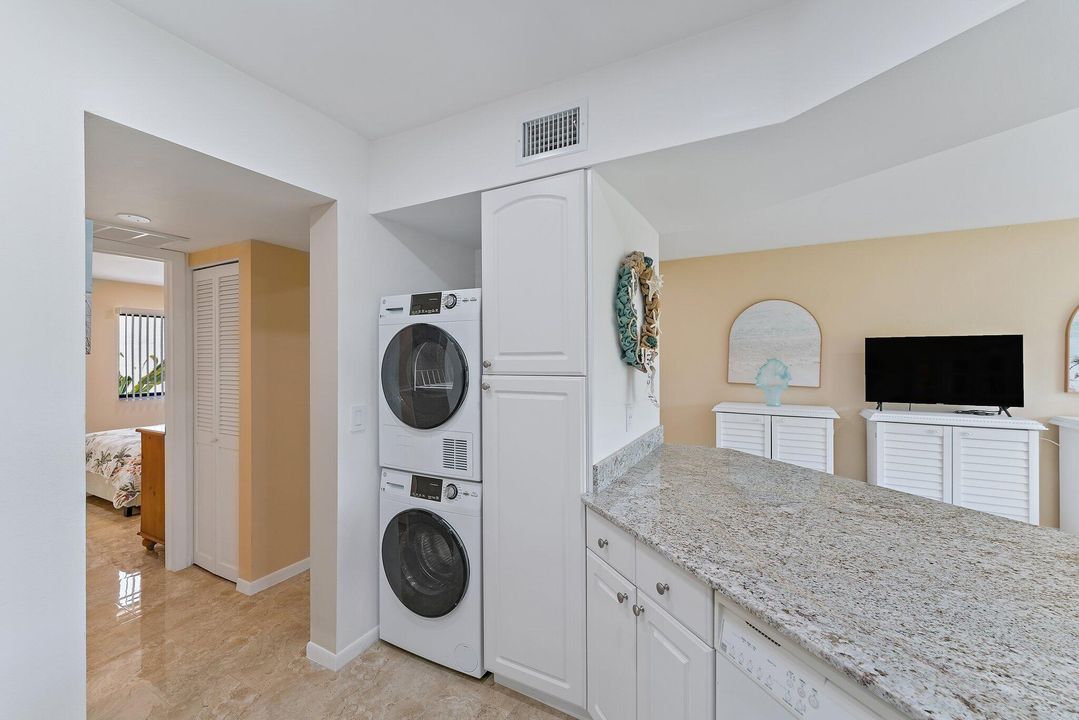 Active With Contract: $1,700 (1 beds, 1 baths, 935 Square Feet)