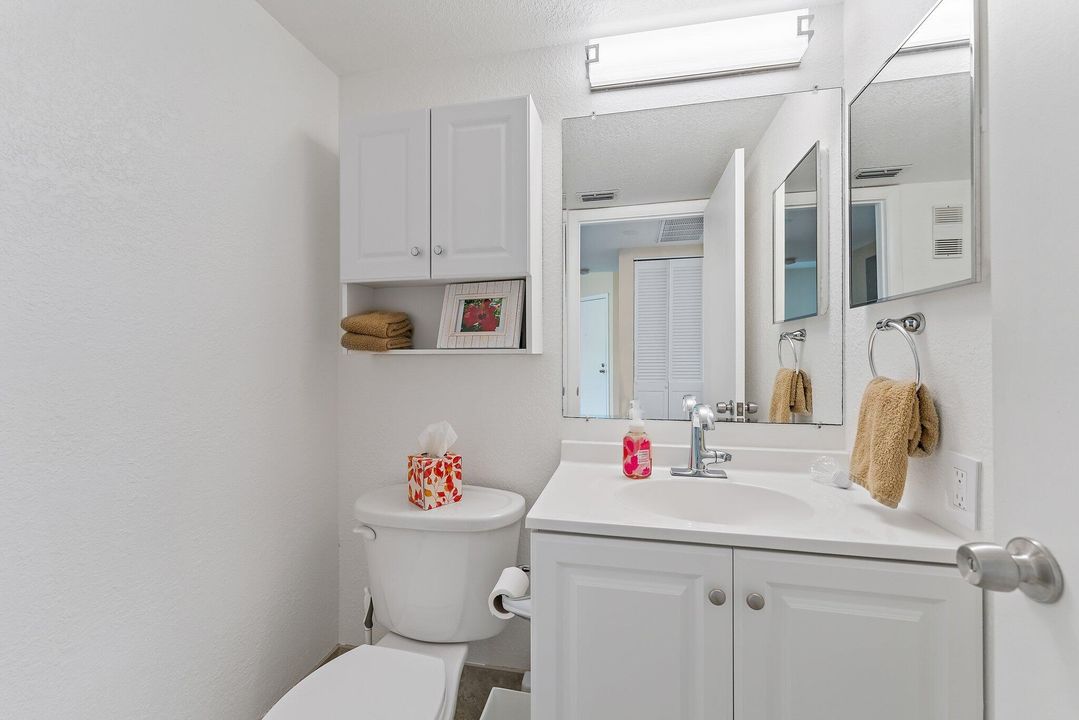 Active With Contract: $1,500 (1 beds, 1 baths, 935 Square Feet)