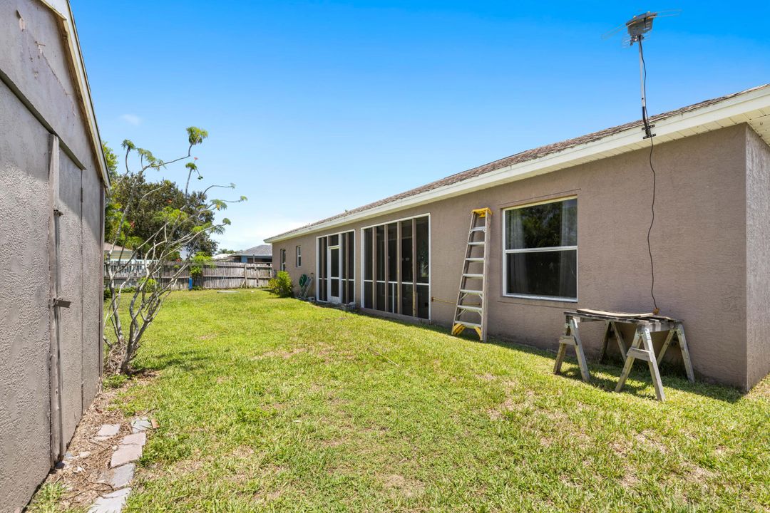 Active With Contract: $439,000 (4 beds, 2 baths, 2258 Square Feet)