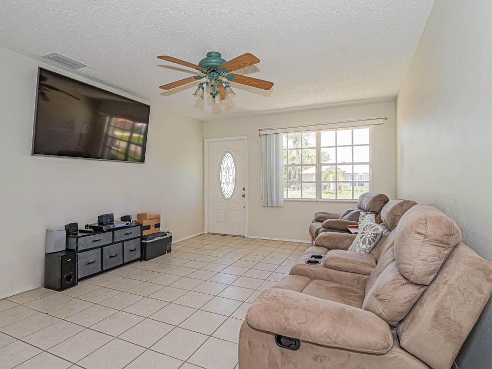 For Sale: $269,000 (3 beds, 2 baths, 1016 Square Feet)