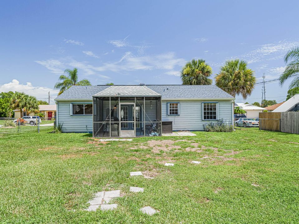 For Sale: $269,000 (3 beds, 2 baths, 1016 Square Feet)