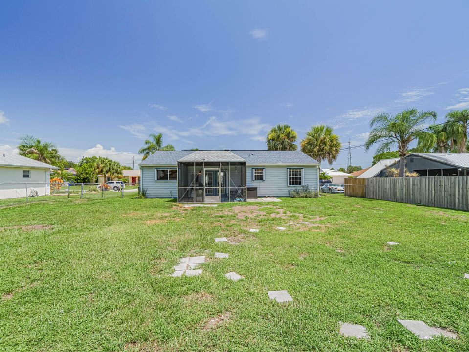 For Sale: $269,000 (3 beds, 2 baths, 1016 Square Feet)