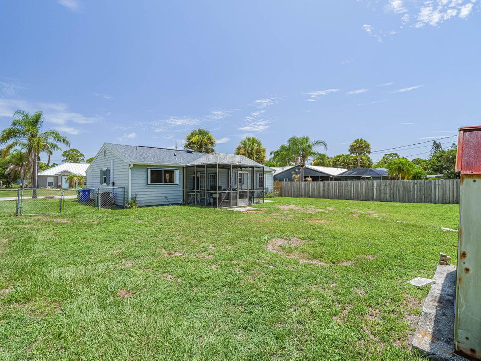 For Sale: $269,000 (3 beds, 2 baths, 1016 Square Feet)