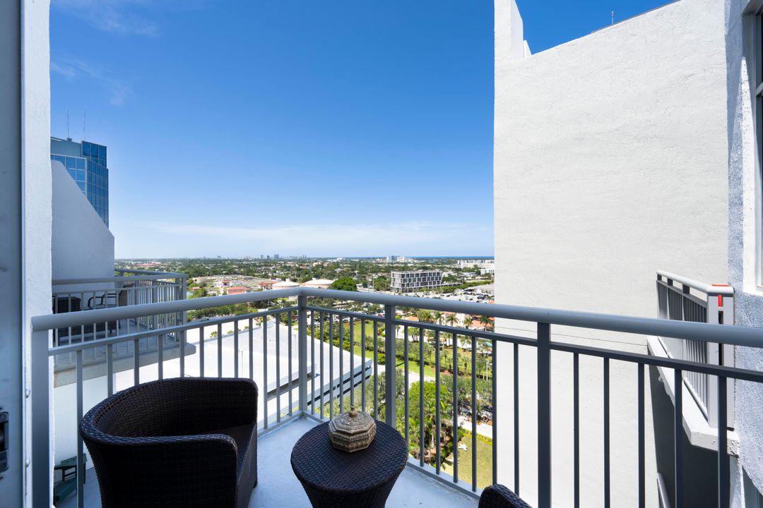 Active With Contract: $300,000 (1 beds, 1 baths, 729 Square Feet)