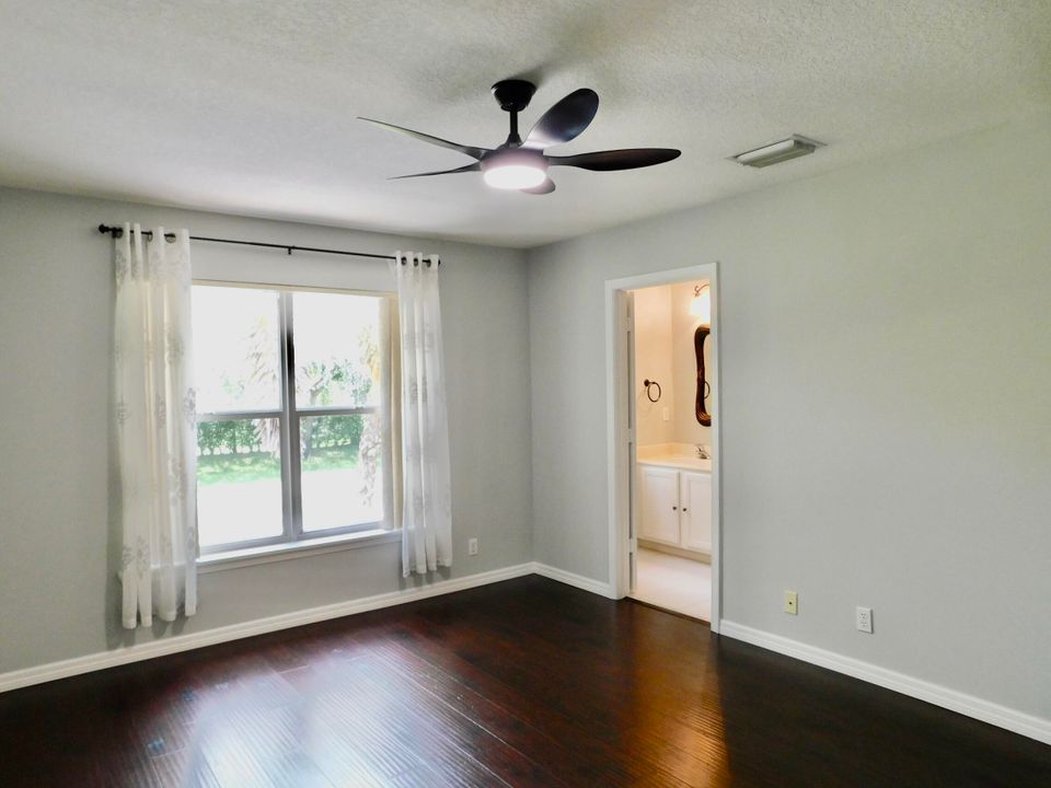 For Rent: $2,800 (2 beds, 2 baths, 1502 Square Feet)