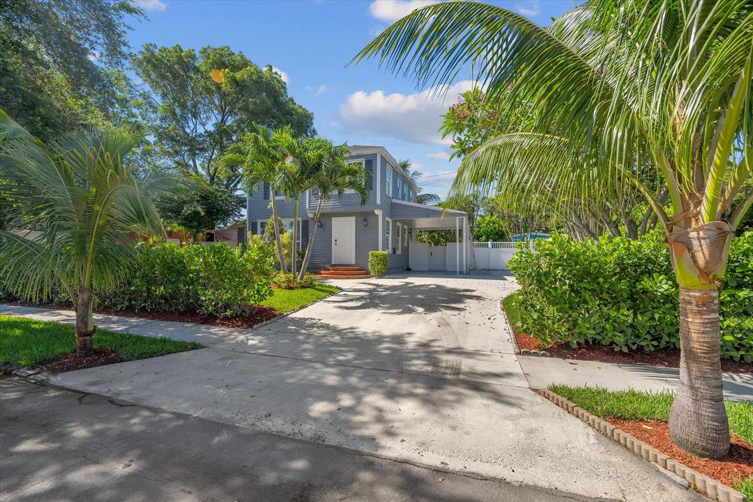 Recently Sold: $725,000 (3 beds, 2 baths, 1499 Square Feet)