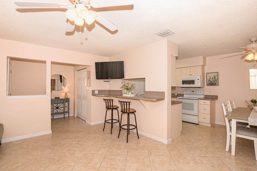 Active With Contract: $2,200 (2 beds, 2 baths, 1037 Square Feet)